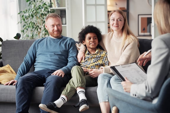 adoptive-family-meeting-with-social-worker